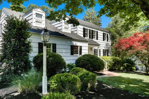 30 Autumn Dr, Basking Ridge, NJ, 07920-2114 | Card Image