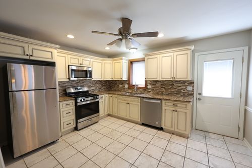 8537 163rd St, Tinley Park, IL, 60487-1118 | Card Image