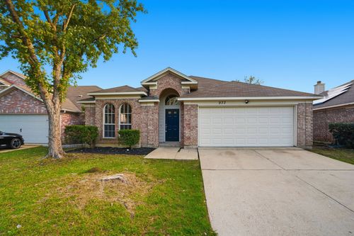 933 Paddington Dr E, Saginaw, TX, 76131-4844 | Card Image