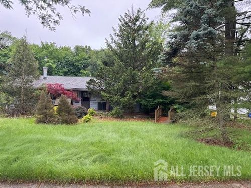 11 Cranston Rd, KENDALL PARK, NJ, 08824-1115 | Card Image
