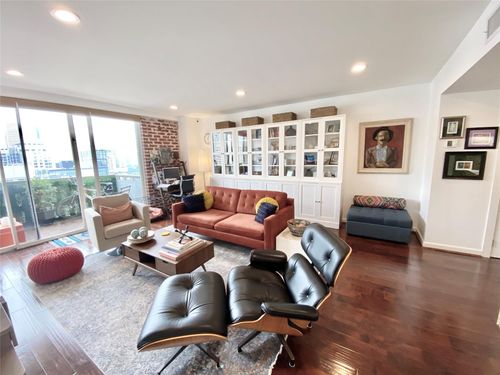 apt-2105-2016 Main St, Houston, TX, 77002-8945 | Card Image