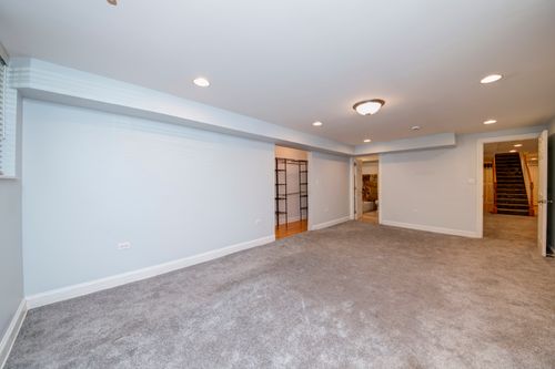 1n-911 Maple Ave, Evanston, IL, 60202-4934 | Card Image