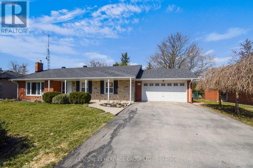 114 Elizabeth Grove, King City, ON, L7B1H6 | Card Image