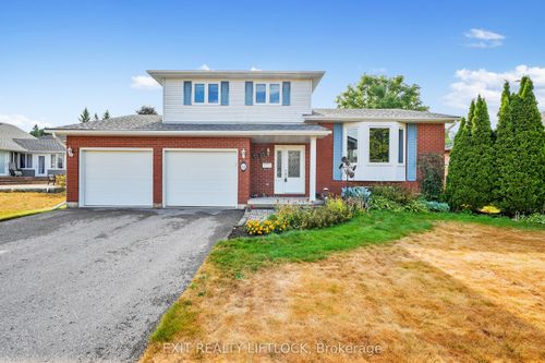 12 Victoria Avenue, Smith-Ennismore-Lakefield, ON, K0L2H0 | Card Image