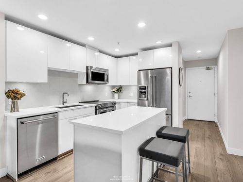 117-723 W 3rd Street, North Vancouver, BC, V7M0E4 | Card Image