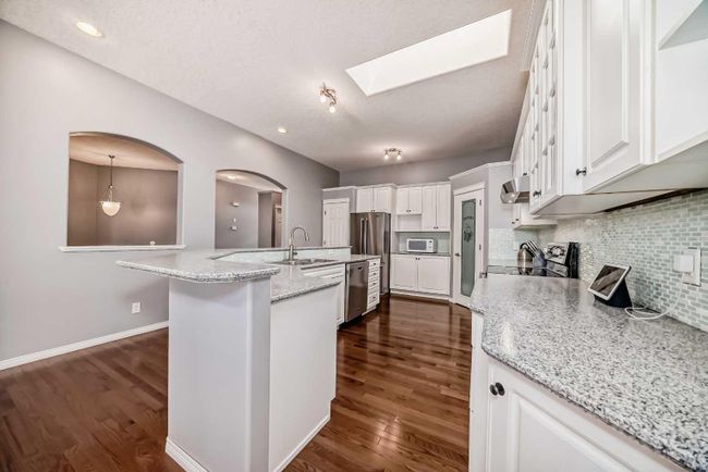 789 Crystal Beach Bay, Home with 5 bedrooms, 3 bathrooms and 4 parking in Chestermere AB | Image 6