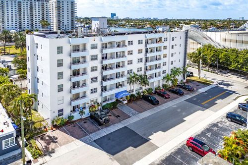 202-2900 Banyan St, Fort Lauderdale, FL, 33316-1527 | Card Image