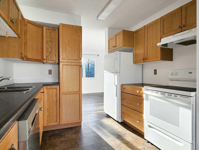 31 97 Ave, Townhouse with 3 bedrooms, 3 bathrooms and 2 parking in Grande Cache AB | Image 5