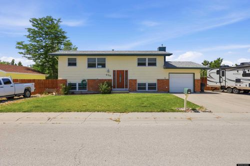 570 S Forest Dr, Casper, WY, 82609-2225 | Card Image
