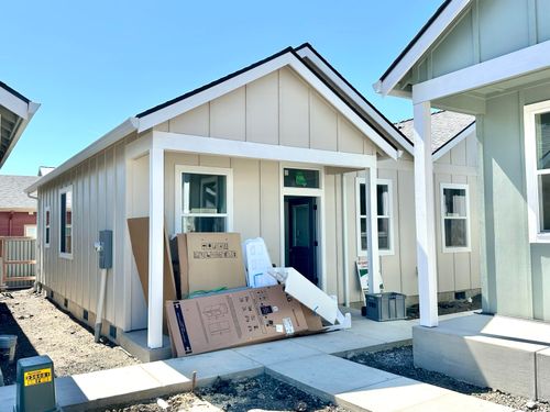 208 Gangnes Dr, Talent, OR, 97540-6654 | Card Image