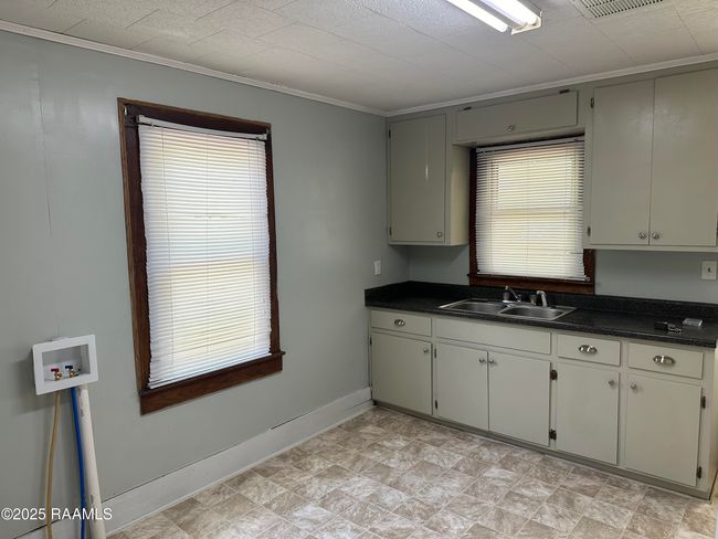 Kitchen/Laundry | Image 15
