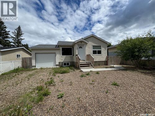 962 109th St, North Battleford, SK, S9A2E2 | Card Image
