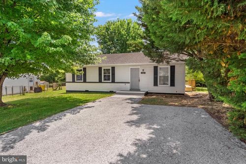 40 Beauregard Blvd, CHARLES TOWN, WV, 25414-3835 | Card Image