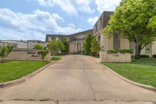 b-2-1114 Sherwood Ln, Nichols Hills, OK, 73116-6518 | Card Image