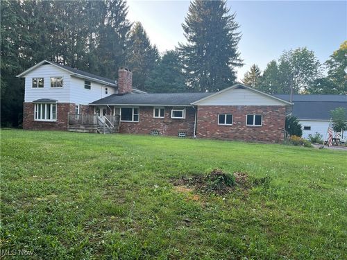 12758 Kinsman Rd, Burton, OH, 44021-9433 | Card Image
