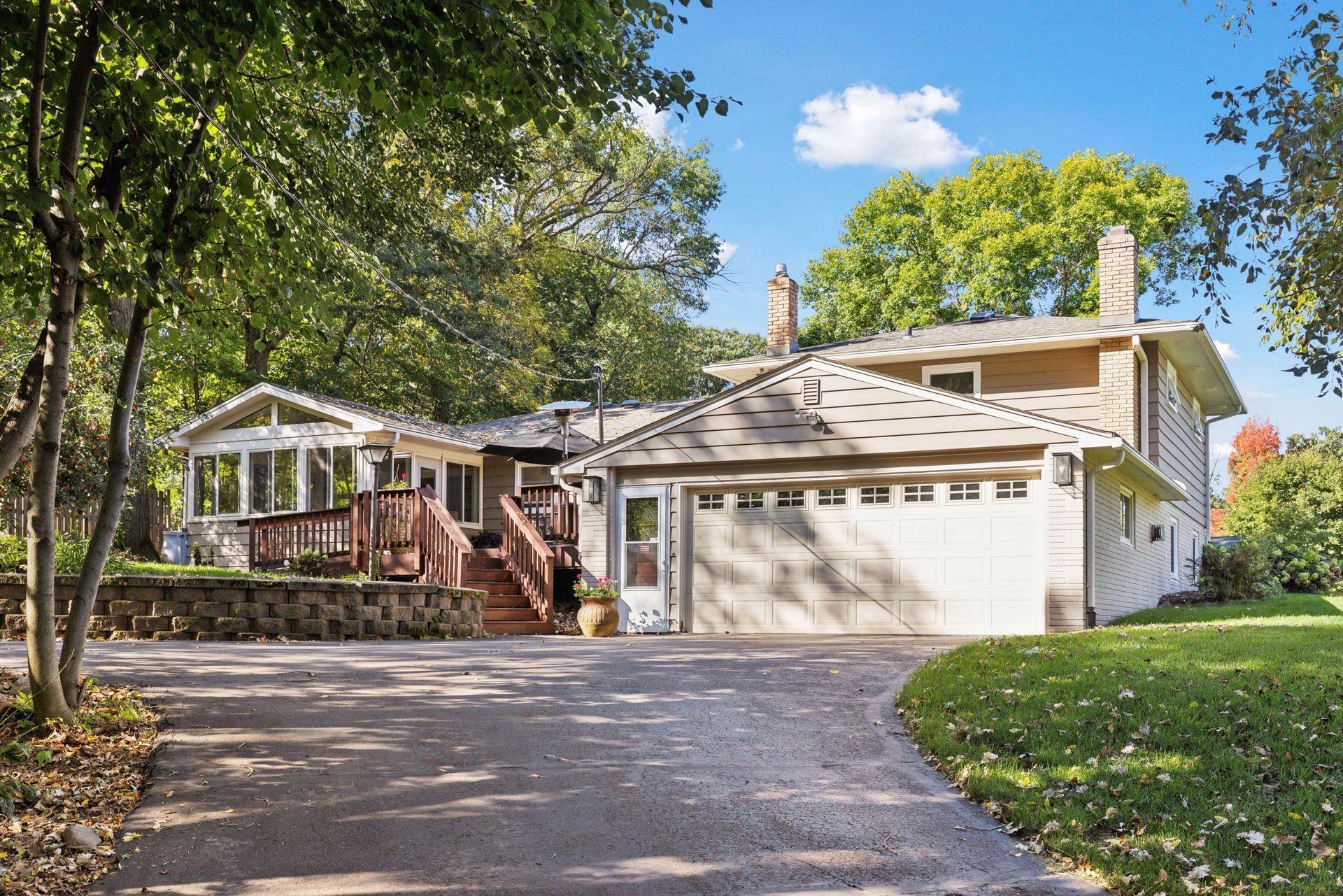 Layton Ct, Lake Elmo, MN 55042