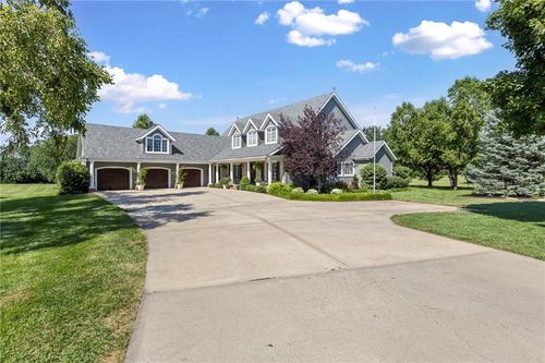 19595 Cedar Niles Rd, Gardner, KS, 66030-9200 | Card Image