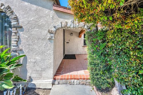 1617 W 80th St, Los Angeles, CA, 90047 | Card Image