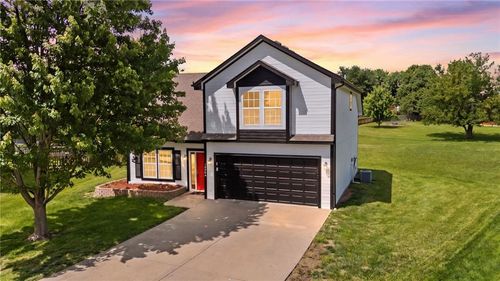 10908 N Donnelly Ct, Kansas City, MO, 64157-9235 | Card Image
