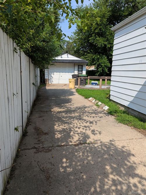 6430 Banner St, Taylor, MI, 48180-1628 | Card Image