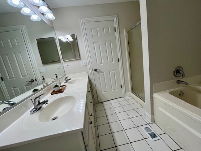 APT-115 - 11 Foxcroft Rd, Townhouse with 2 bedrooms, 2 bathrooms and 2 parking in Naperville IL | Image 18