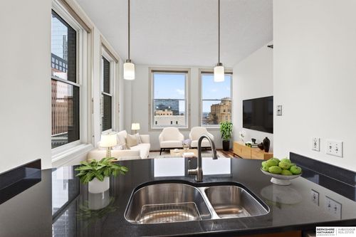 apt-802-300 S 16th St, Omaha, NE, 68102-2219 | Card Image