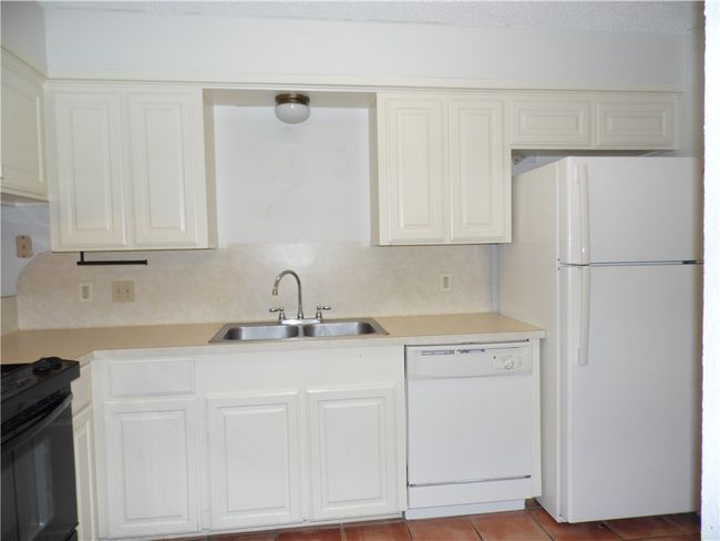 Kitchen | Image 10