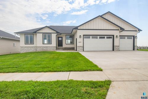 6601 E Fieldview St, Sioux Falls, SD, 57110-8840 | Card Image