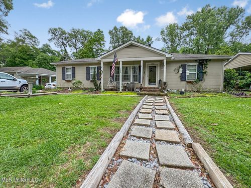 1802 Robinson St, Natchez, MS, 39120-4043 | Card Image