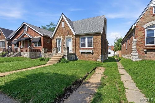 6415 Blow St, Saint Louis, MO, 63109-3702 | Card Image