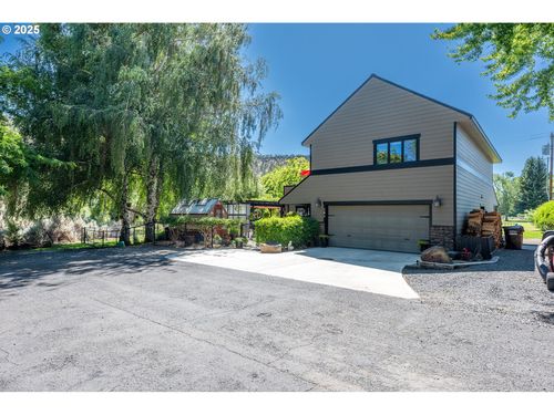 101 Ne Marmot Ln, Prineville, OR, 97754-7908 | Card Image