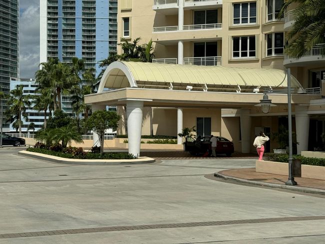 APT-1912 - 888 Brickell Key Dr, Condo with 2 bedrooms, 3 bathrooms and null parking in Miami FL | Image 58