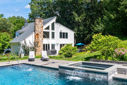136 Shoddy Mill Rd, Glastonbury, CT, 06033-3517 | Card Image