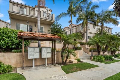 15 - Cravens Avenue, Townhouse with 3 bedrooms, 2 bathrooms and 3 parking in Torrance CA | Image 2