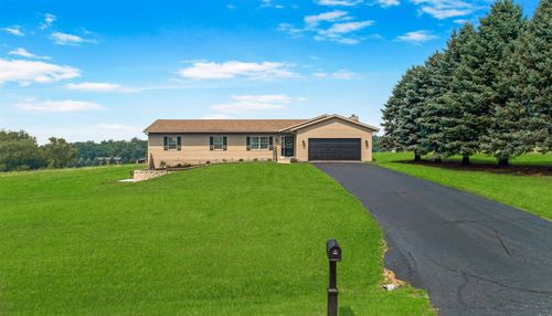 24-100 Shenandoah Ln, LANARK, IL, 61046-8826 | Card Image