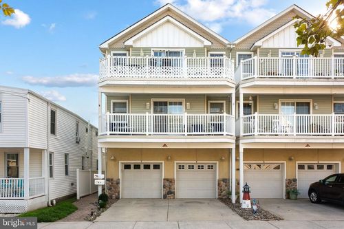 a-420 W Roberts Ave, Wildwood, NJ, 08260-1865 | Card Image