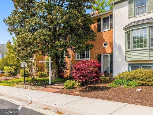 8240 Taunton Pl, SPRINGFIELD, VA, 22152-2427 | Card Image