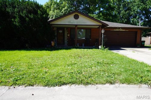 2504 Angela Dr, Granite City, IL, 62040-2936 | Card Image