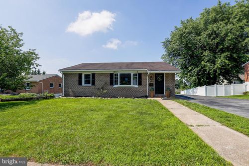54 Reservoir Ave, Waynesboro, PA, 17268-1375 | Card Image