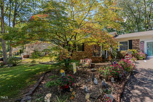 323 Shannon Dr, Eden, NC, 27288-4239 | Card Image