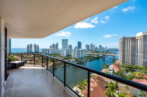 20b-19667 Turnberry Way, Aventura, FL, 33180 | Card Image