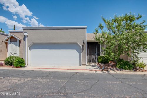 6304 N Willowbrook Dr, Tucson, AZ, 85704-3974 | Card Image
