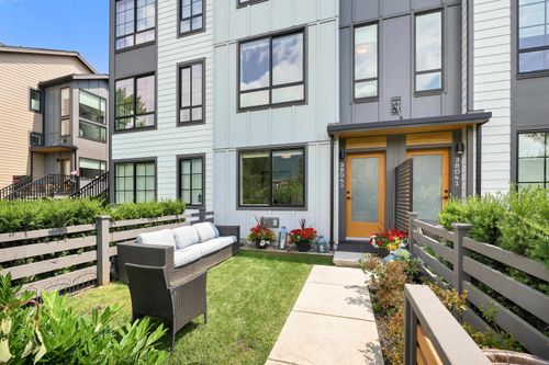 38043 Helm Way, Squamish, BC, V8B2A1 | Card Image