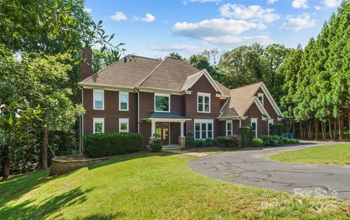 3916 2nd Street Dr Nw, Hickory, NC, 28601-8092 | Card Image