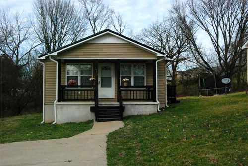 772 E Maple St, Scottsville, KY, 42164-1683 | Card Image