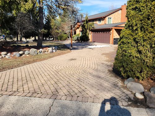 5549 Perrytown Dr, West Bloomfield, MI, 48322-1505 | Card Image