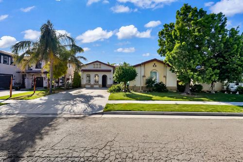 2461 S Mountainside Dr, Los Banos, CA, 93635-8804 | Card Image