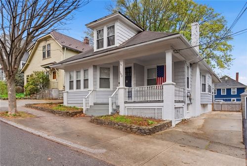 102 Overhill Rd, Providence, RI, 02906-4917 | Card Image