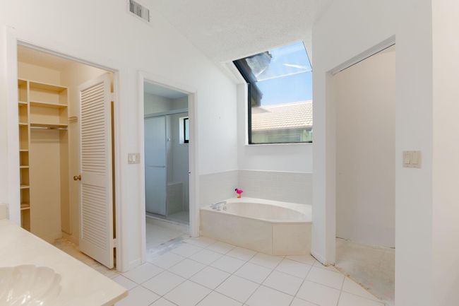 8057 Cassia Dr, Condo with 3 bedrooms, 2 bathrooms and null parking in Boynton Beach FL | Image 23