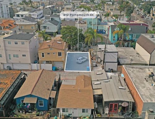 812 Portsmouth Ct, San Diego, CA, 92109-7214 | Card Image